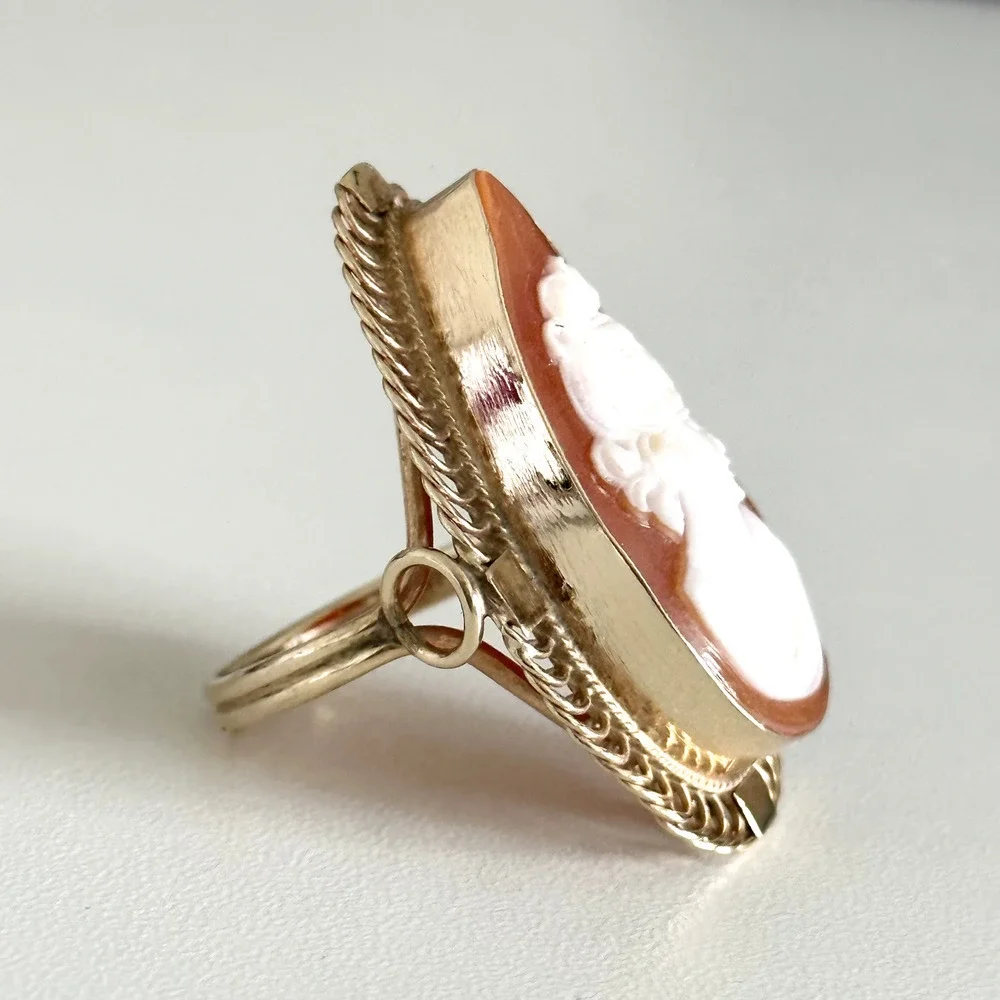 Vintage BIG 14K Yellow Gold Hand Carved Cameo Shell Chunky Statement Ring Size 7